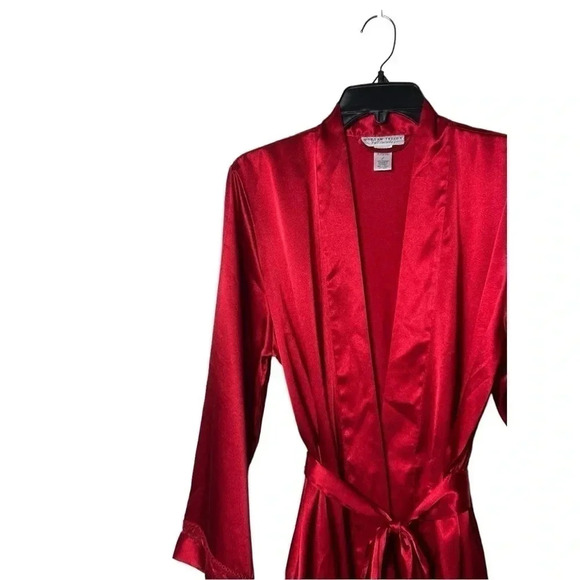 1689. VINTAGE MORGAN TAYLOR INTIMATES SATIN SILKY ROBE RED IN COLOR SIZE LARGE - Picture 3 of 9